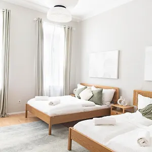  Appartamento Spacious Apartment, 3 Min To U1 Reumannplatz Austria